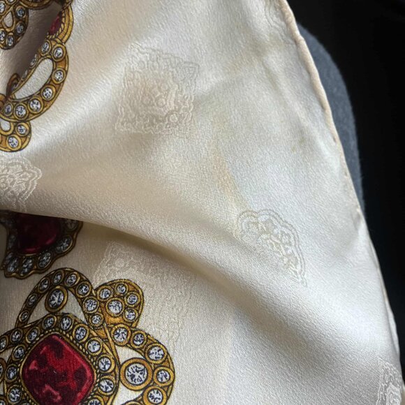 Vintage CHANEL Cream Gold Pearl & Ruby Jacquard Scarf Square Silk Carre 90 35" - Picture 14 of 16